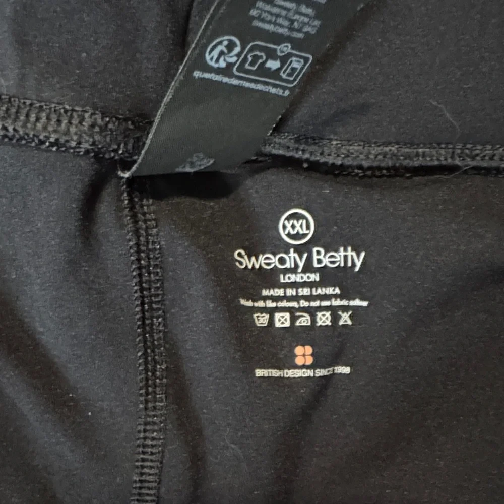 Sweaty Betty Black Patterned Athletic Shorts - Picture 2 of 3